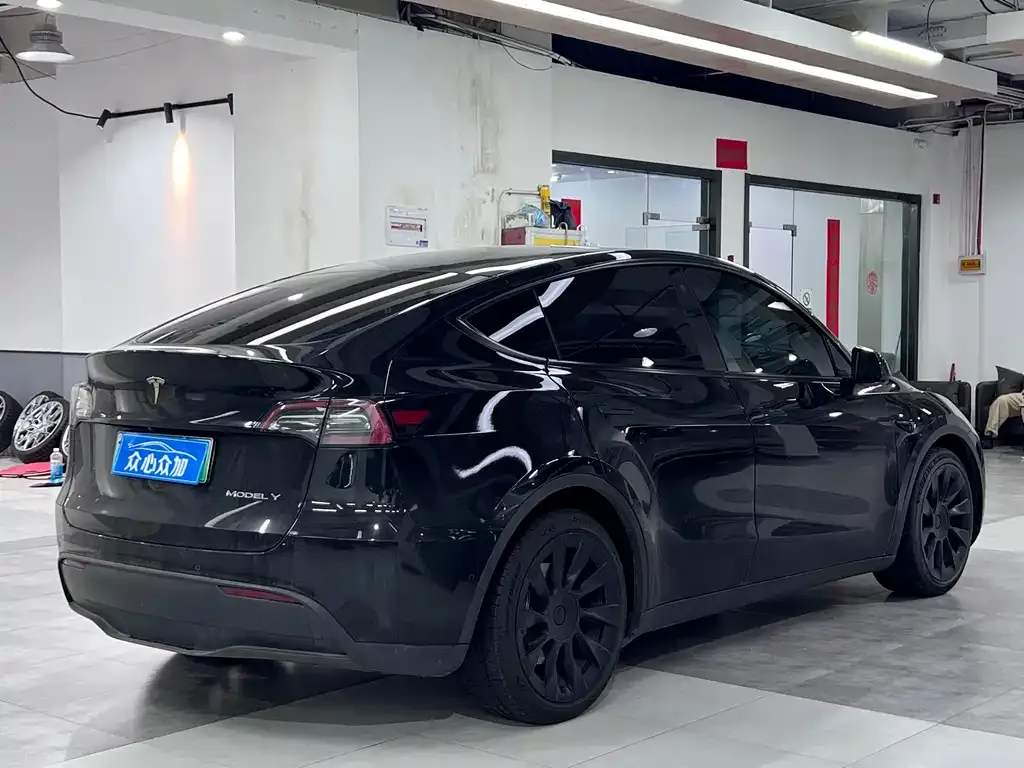 Tesla Model Y — фото 4