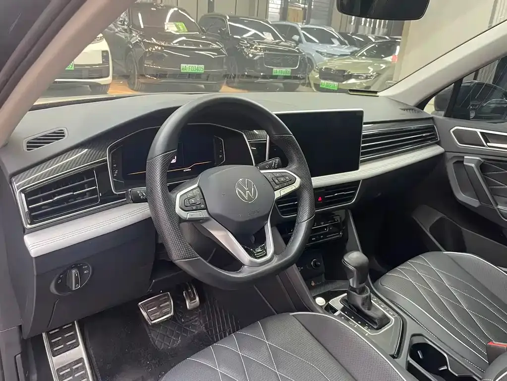 Volkswagen Tiguan L — фото 4