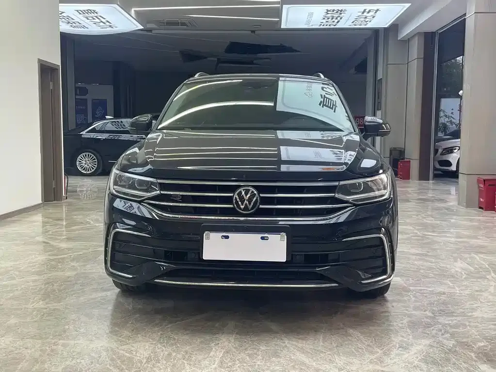 Volkswagen Tiguan L — фото 3