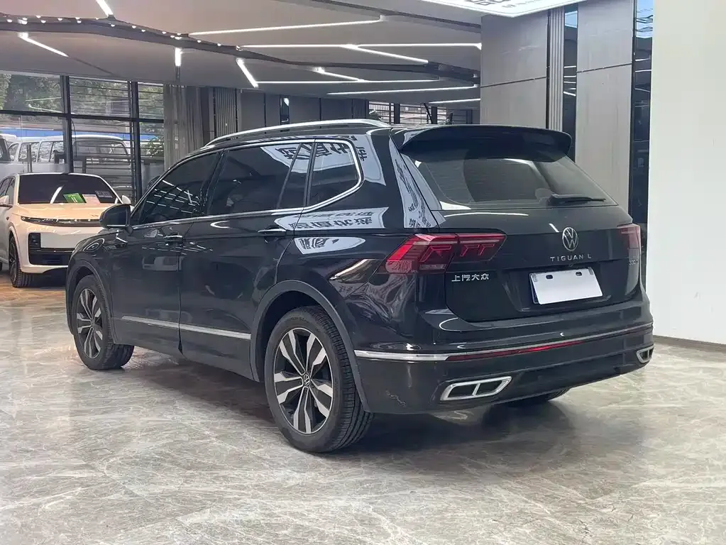 Volkswagen Tiguan L — фото 9