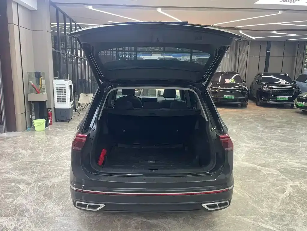 Volkswagen Tiguan L — фото 7