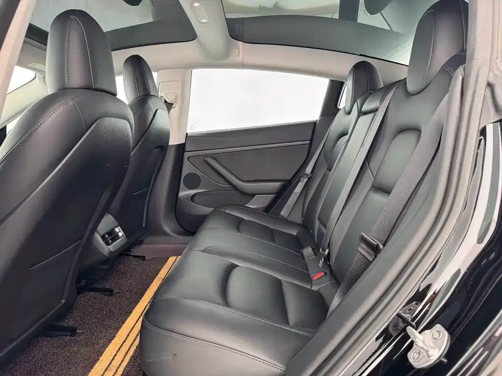Tesla Model 3 — фото 10