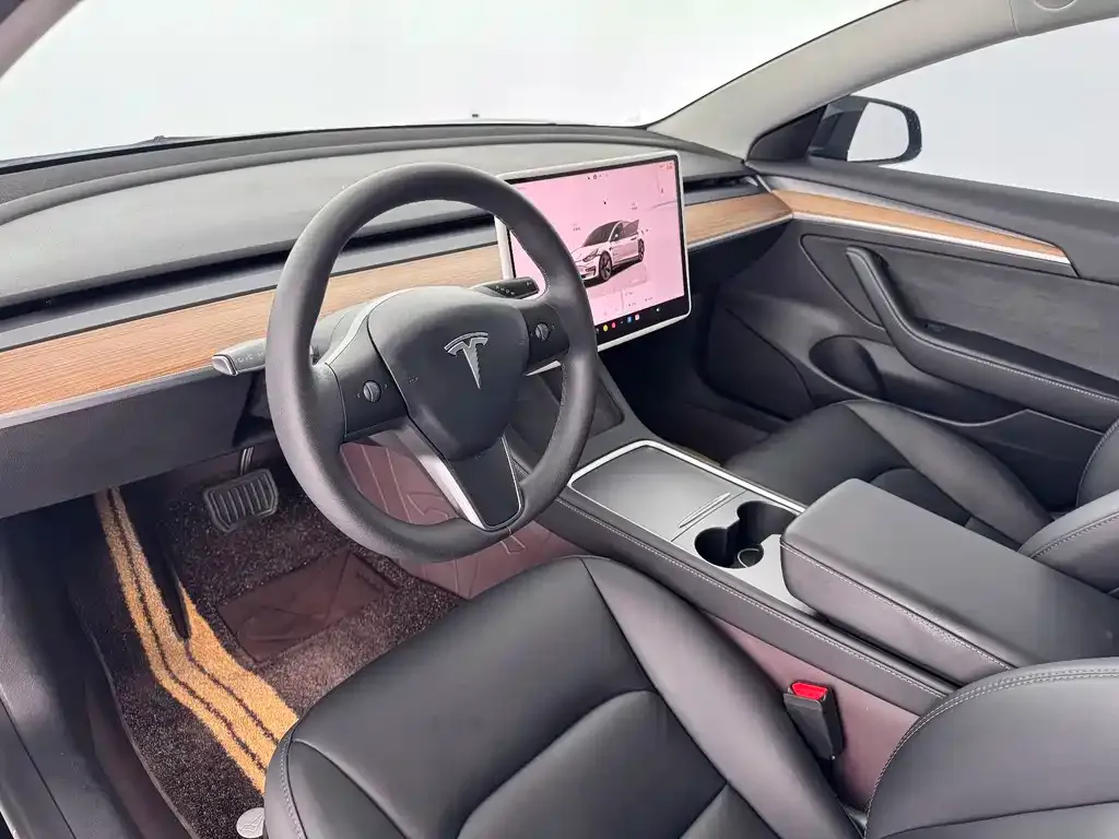 Tesla Model 3 — фото 8