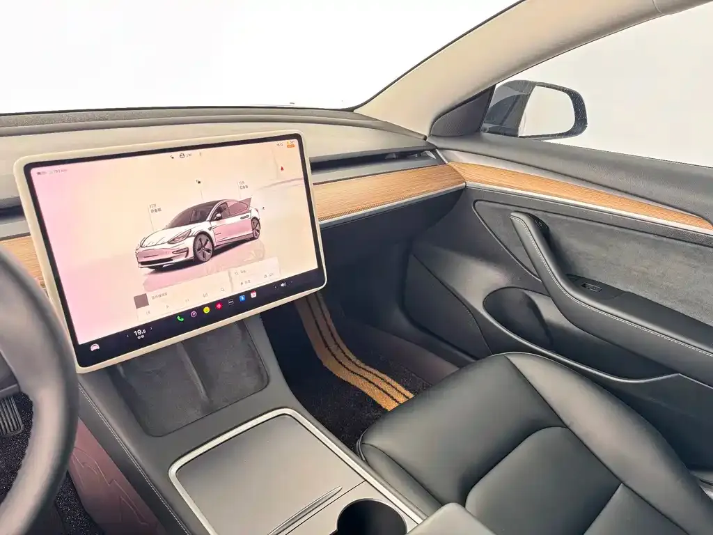 Tesla Model 3 — фото 4
