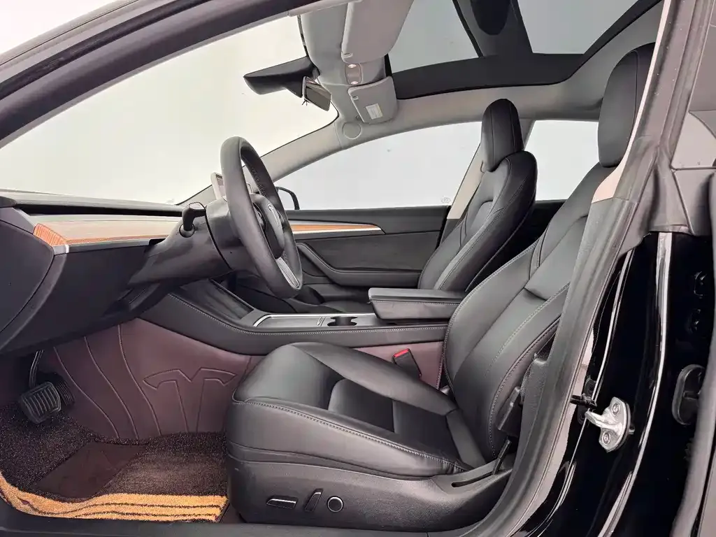 Tesla Model 3 — фото 9