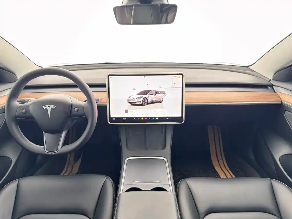 Tesla Model 3 — фото 5