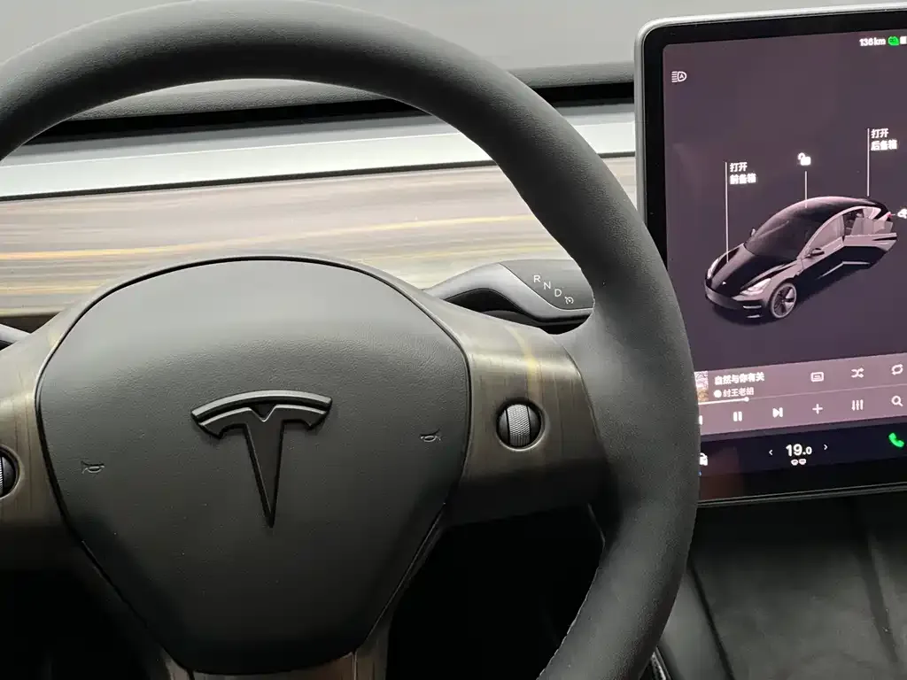 Tesla Model 3 — фото 7