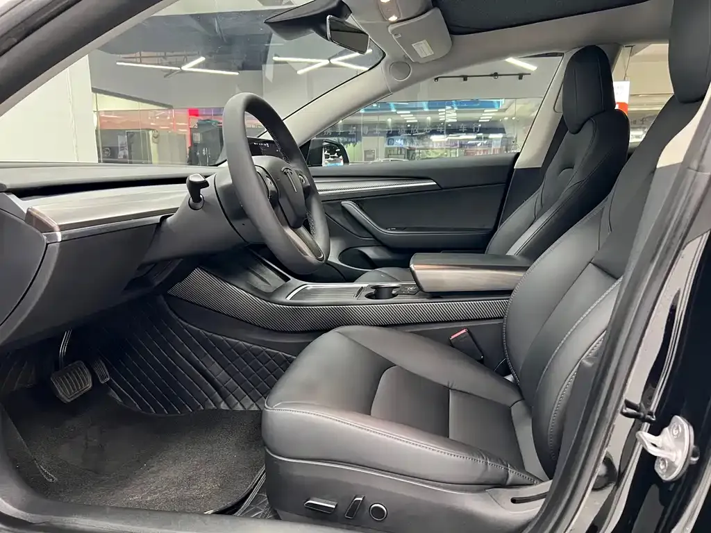 Tesla Model 3 — фото 10
