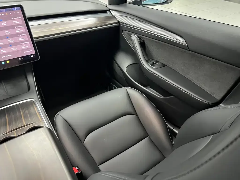 Tesla Model 3 — фото 9
