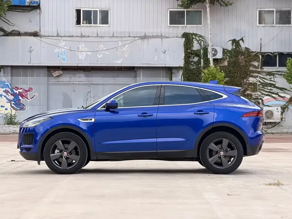 Jaguar E-PACE — фото 6