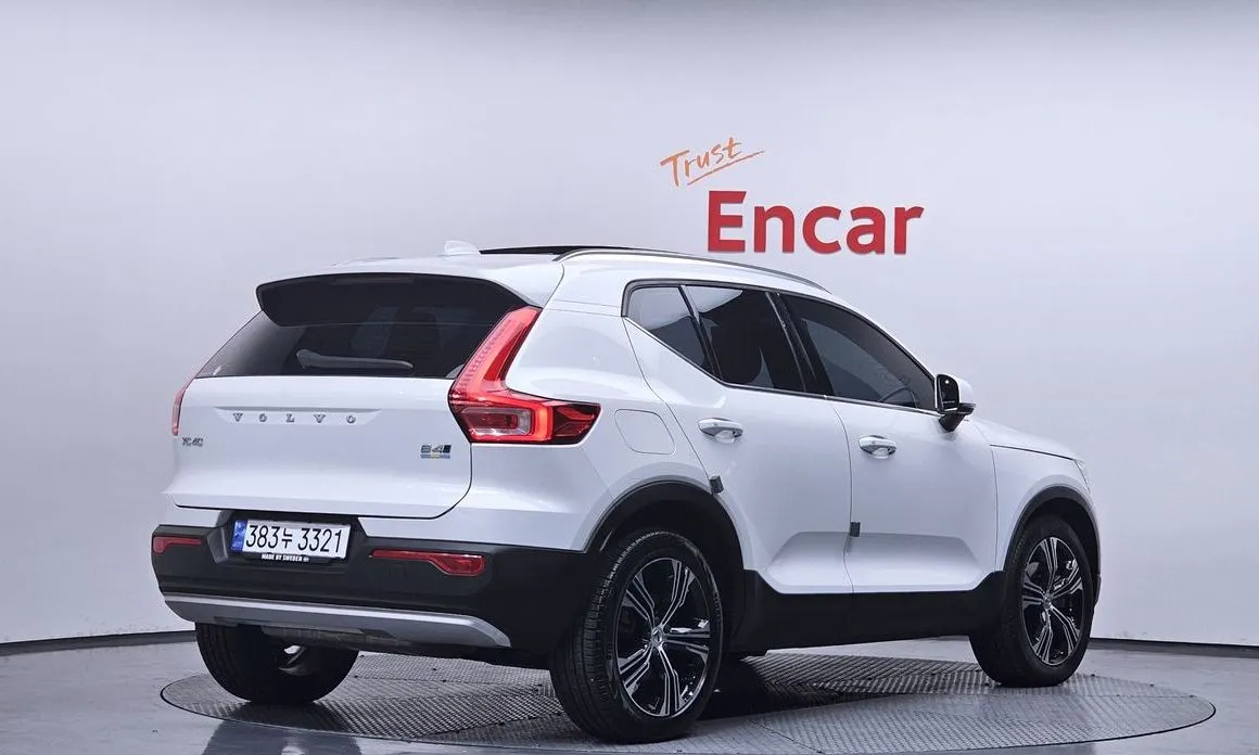 Volvo XC40 — фото 3