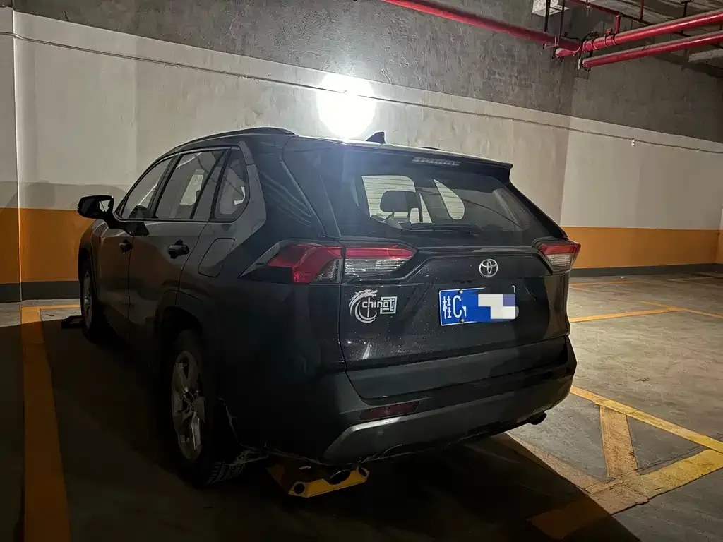 Toyota RAV4 — фото 2