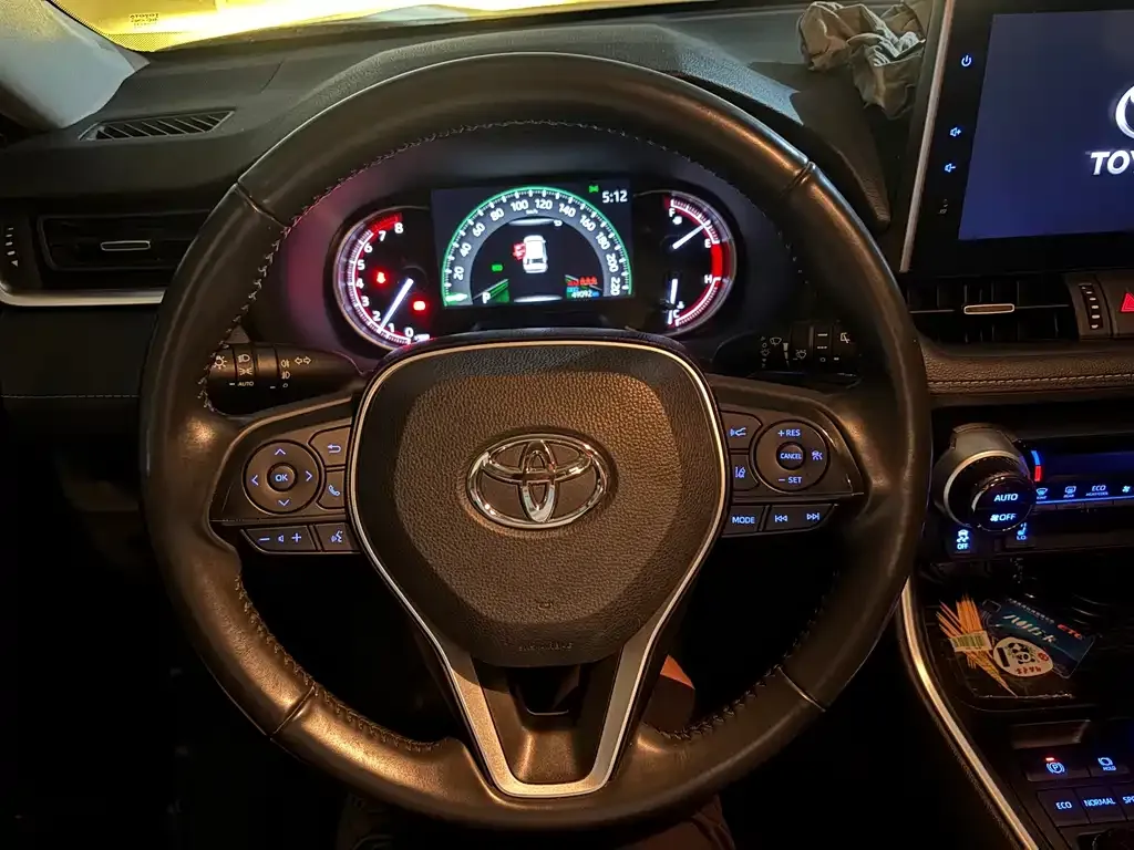 Toyota RAV4 — фото 7