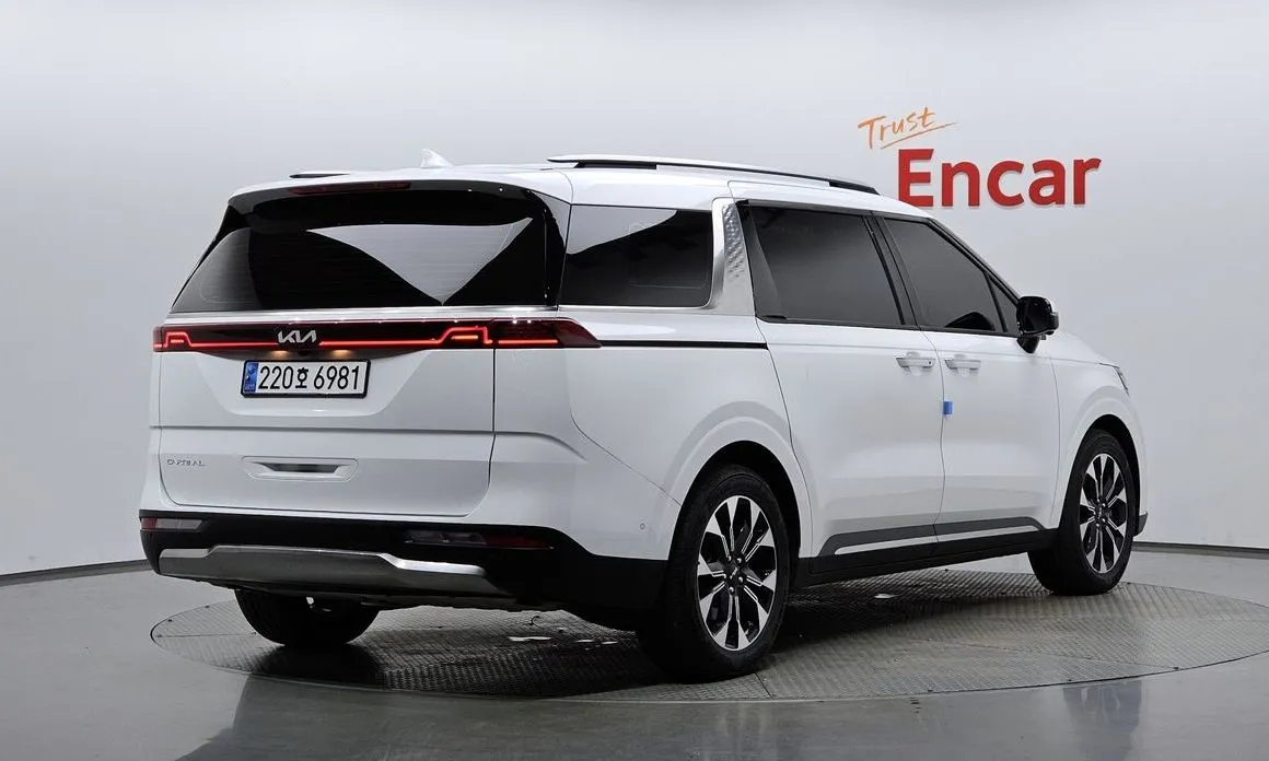 Kia Carnival — фото 10