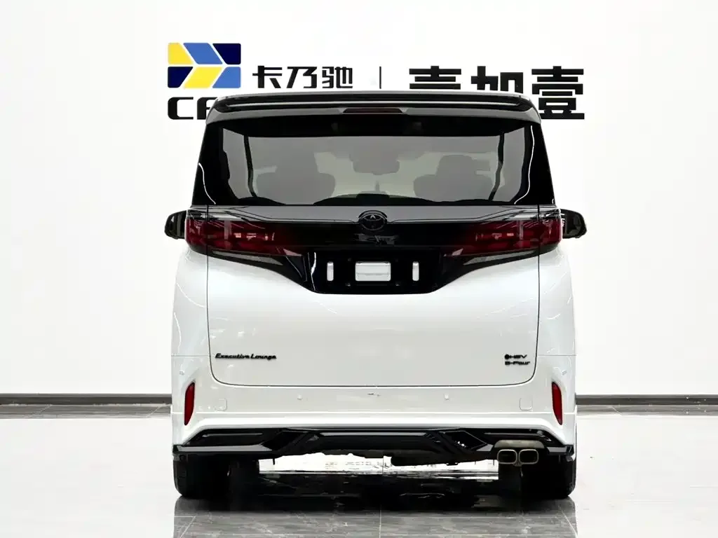 Toyota Alphard — фото 2