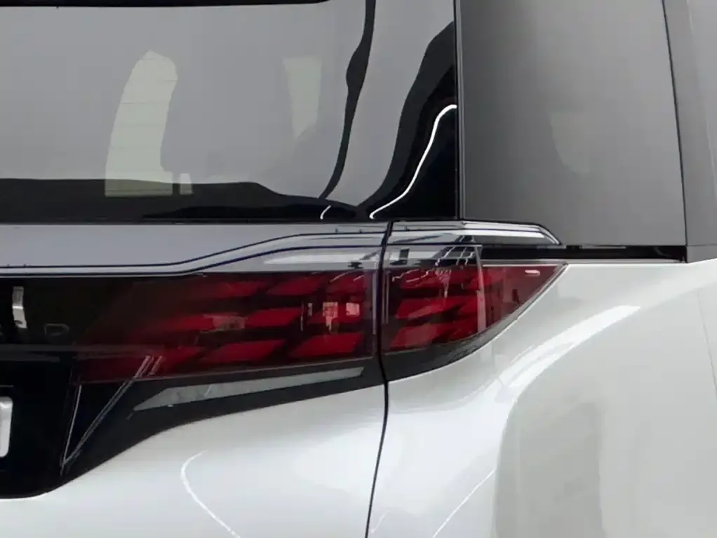 Toyota Alphard — фото 8