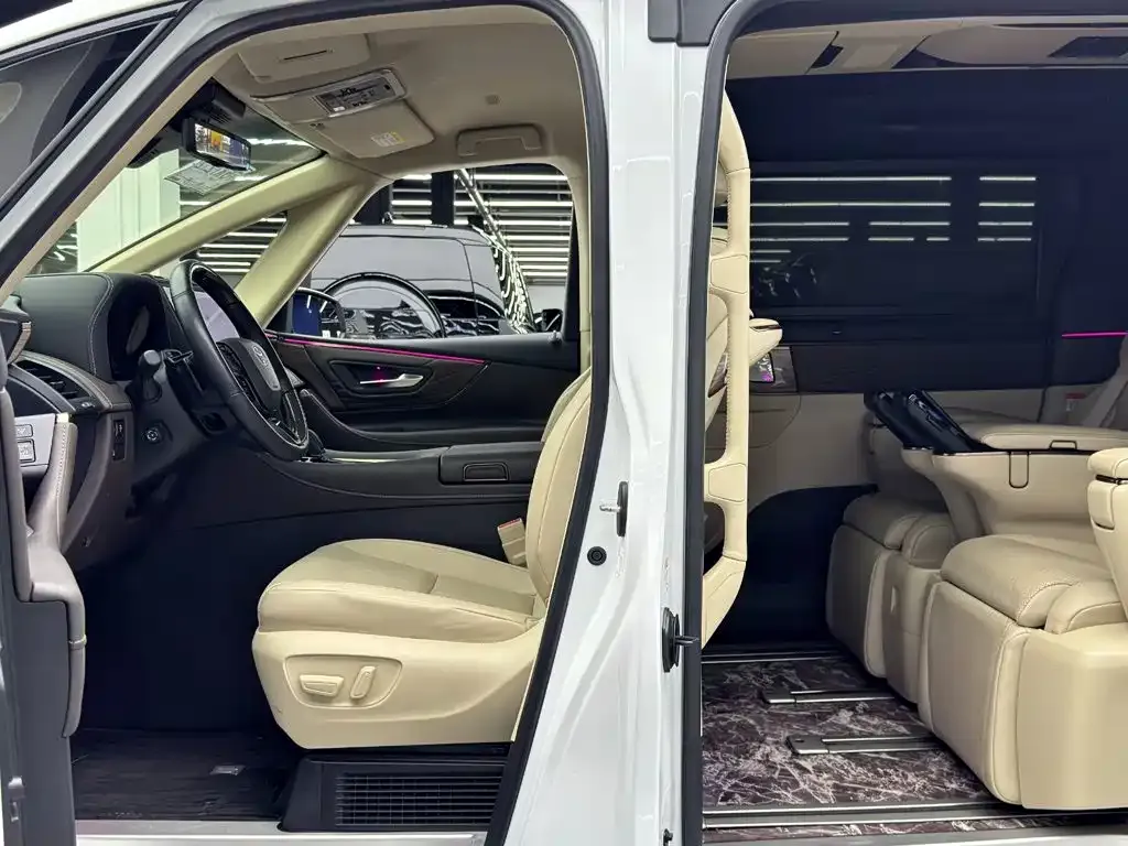 Toyota Alphard — фото 9