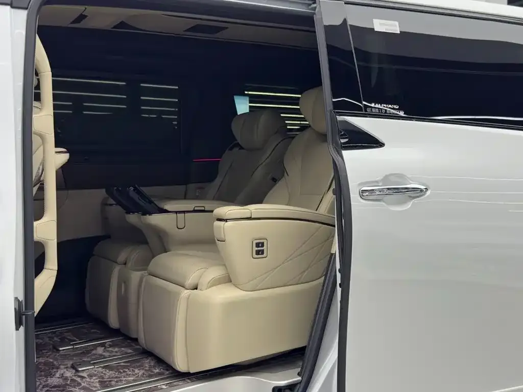 Toyota Alphard — фото 3