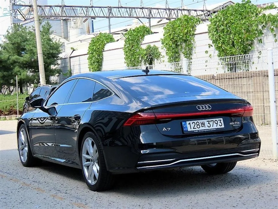 Audi A7 — фото 5