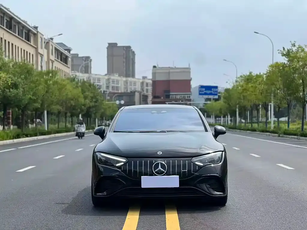 Mercedes-Benz EQE AMG — фото 2