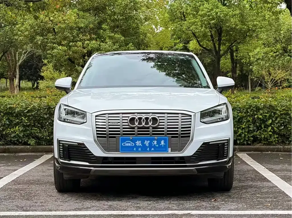 Audi Q2L e-tron — фото 3