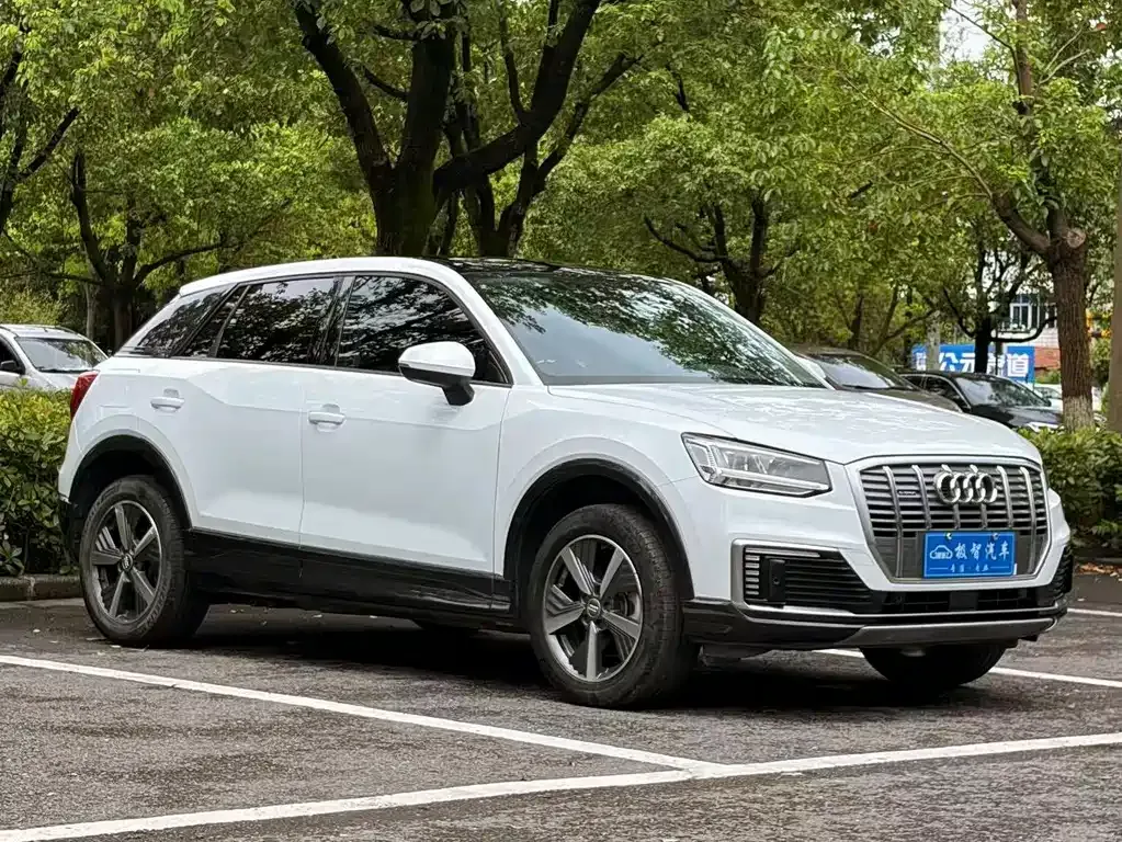Audi Q2L e-tron — фото 4