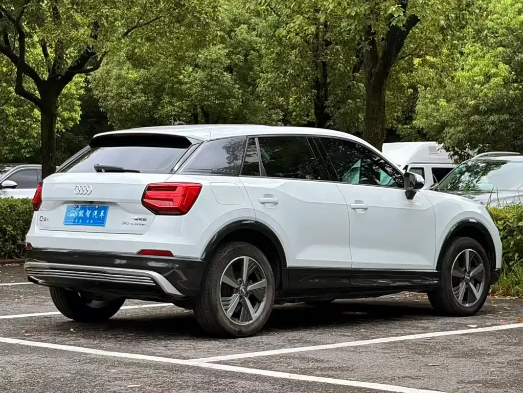 Audi Q2L e-tron — фото 7