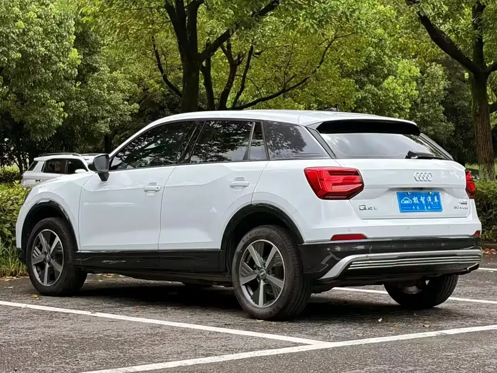 Audi Q2L e-tron — фото 8