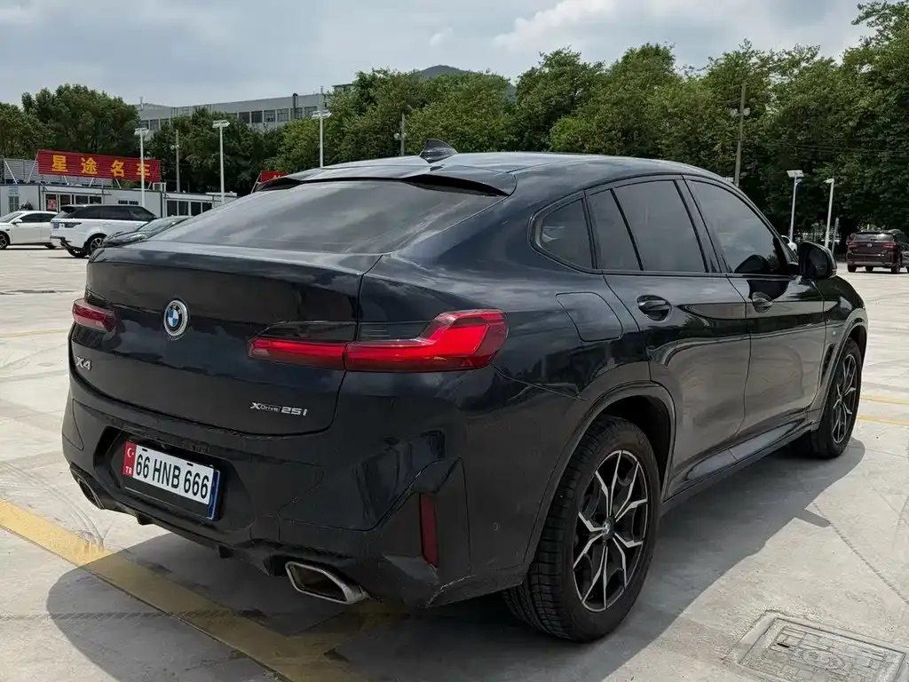 BMW X4 — фото 8