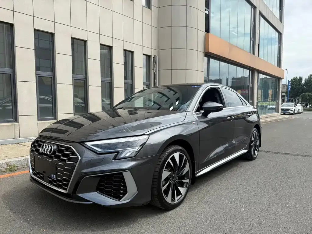 Audi A3 — фото 1