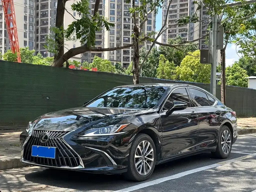 Lexus ES — фото 1