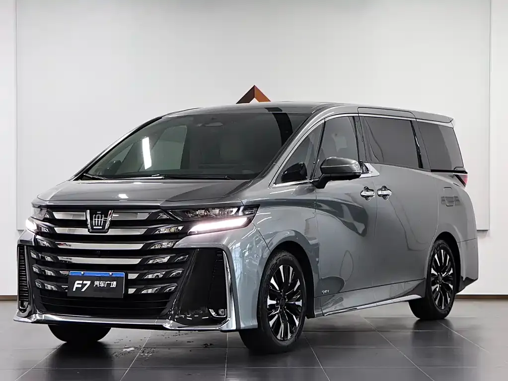 Toyota Vellfire — фото 1