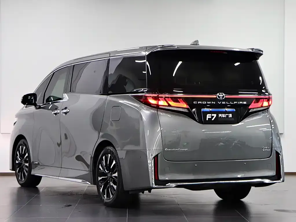 Toyota Vellfire — фото 4