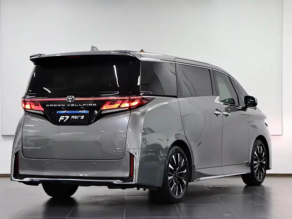 Toyota Vellfire — фото 8