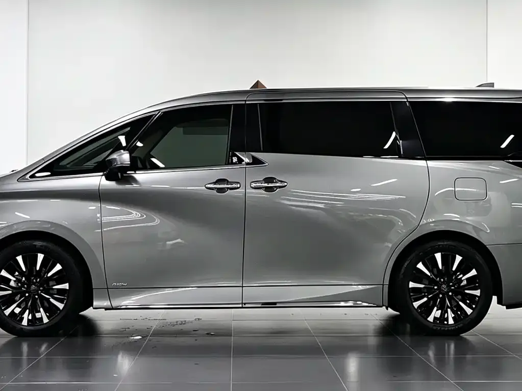 Toyota Vellfire — фото 2