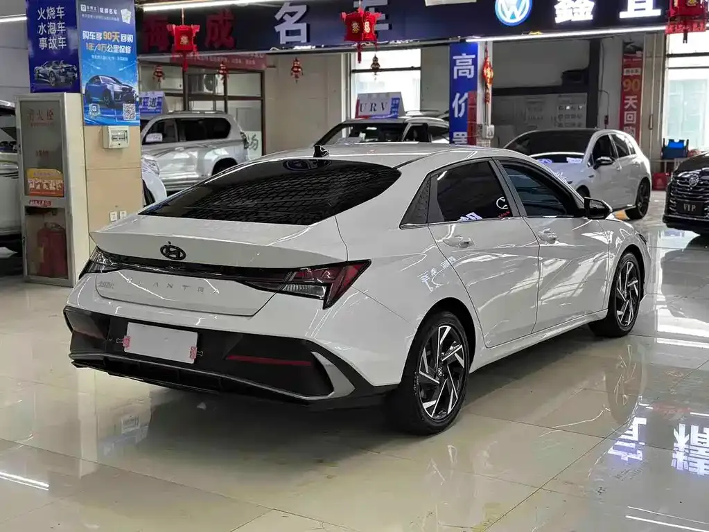 Hyundai Elantra — фото 10