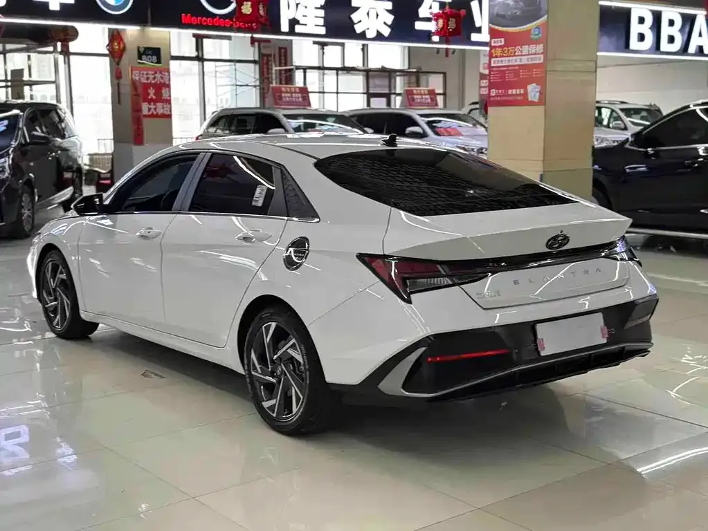 Hyundai Elantra — фото 9