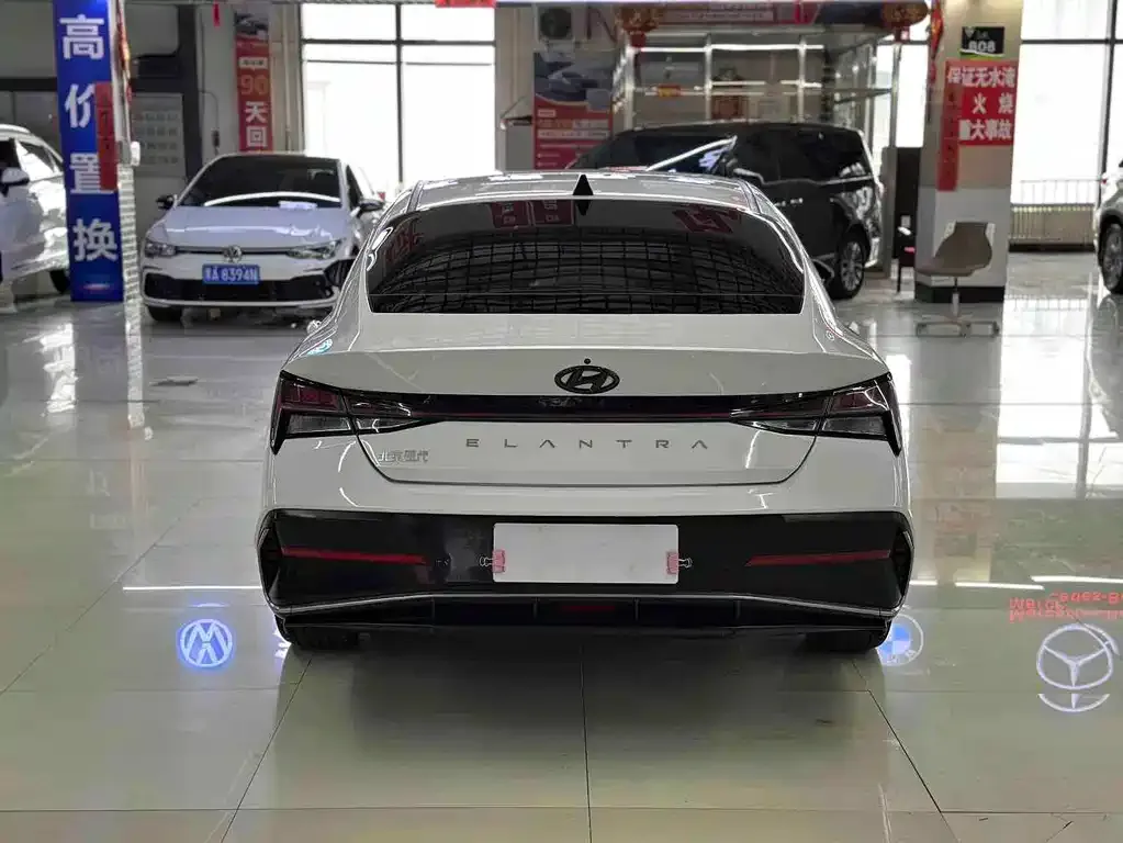 Hyundai Elantra — фото 7