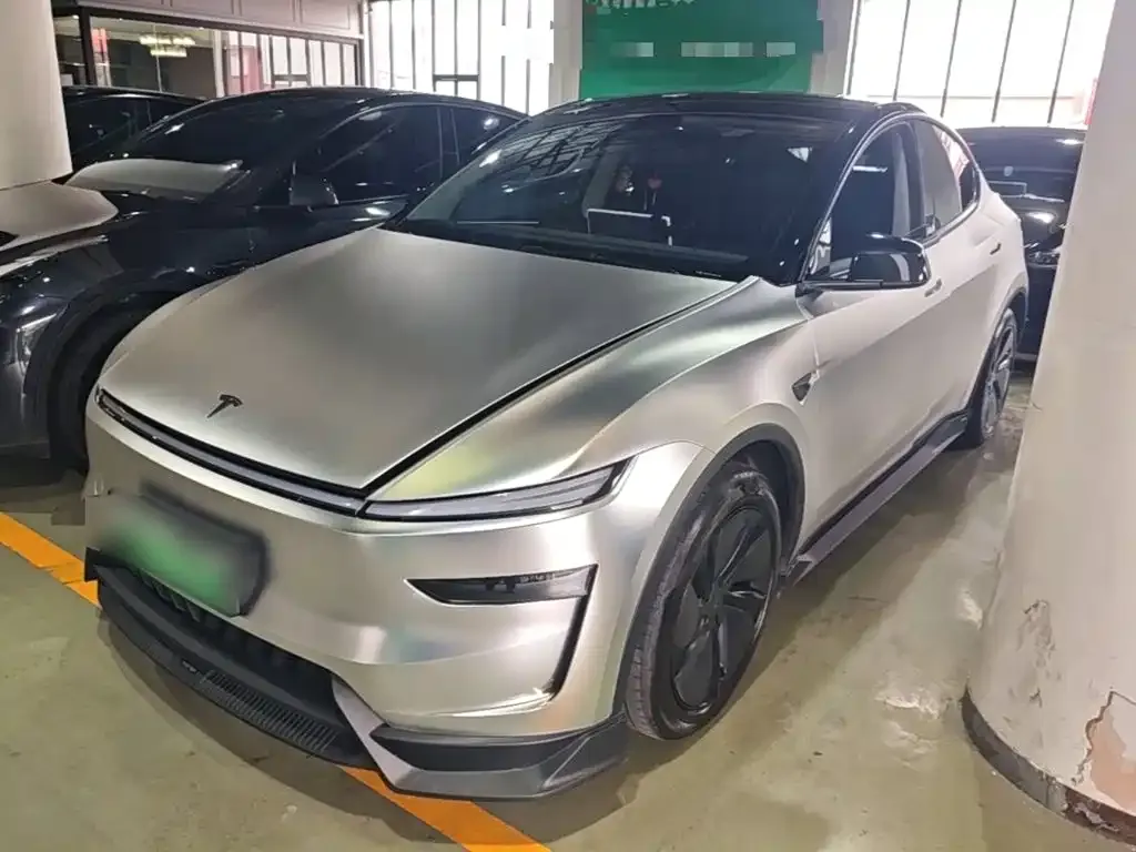 Tesla Model Y — фото 1