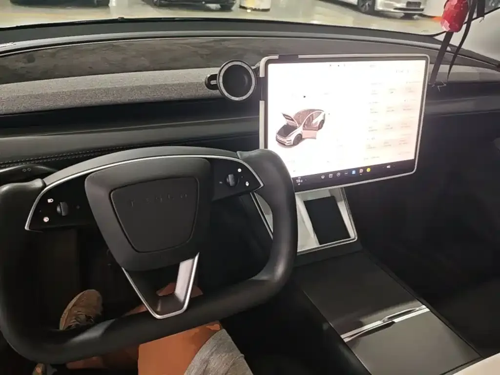 Tesla Model Y — фото 7