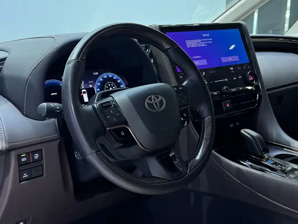 Toyota Alphard — фото 9