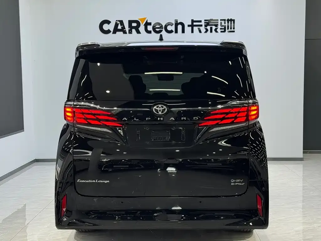 Toyota Alphard — фото 10