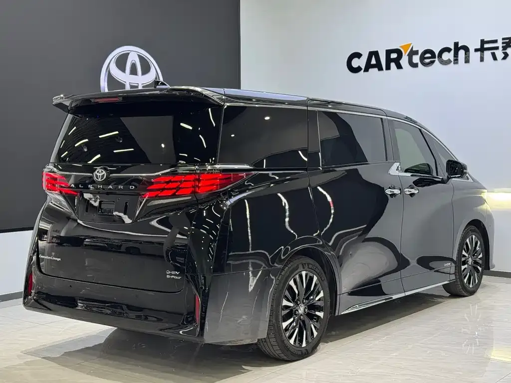 Toyota Alphard — фото 8