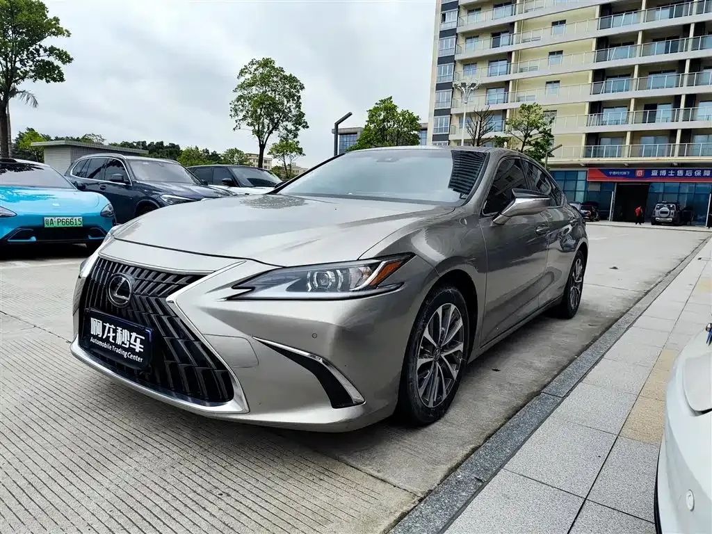 Lexus ES — фото 1