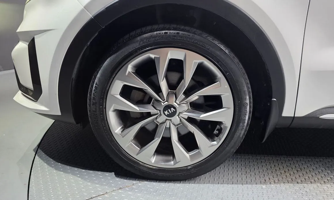 Kia Sorento — фото 9