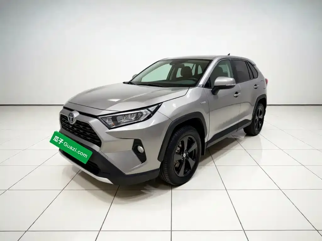 Toyota RAV4 — фото 1