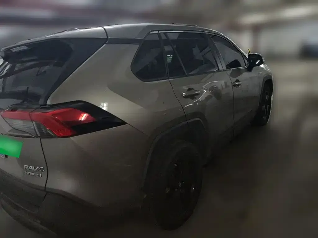 Toyota RAV4 — фото 10