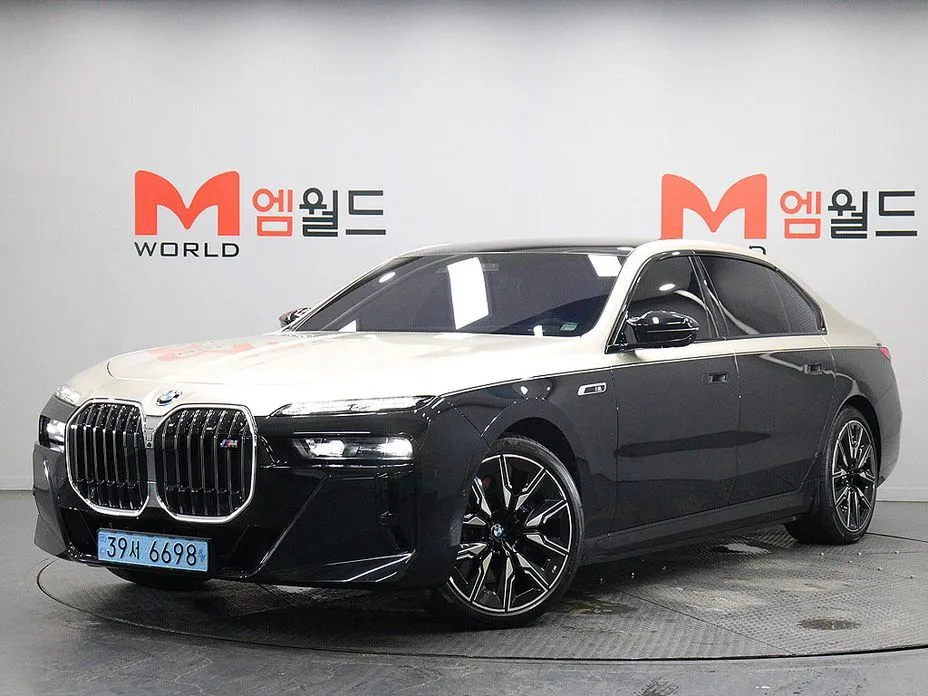 BMW i7 — фото 1