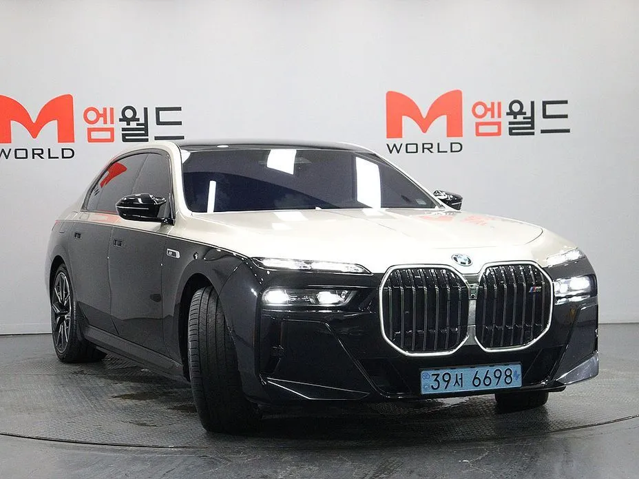 BMW i7 — фото 2