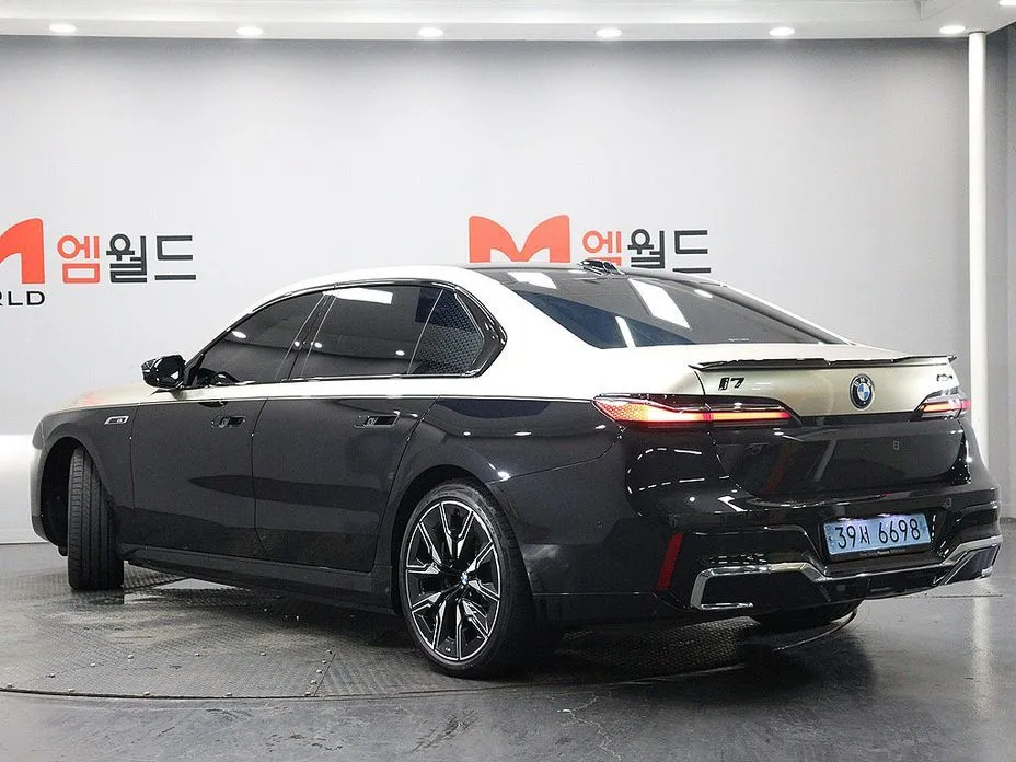 BMW i7 — фото 6